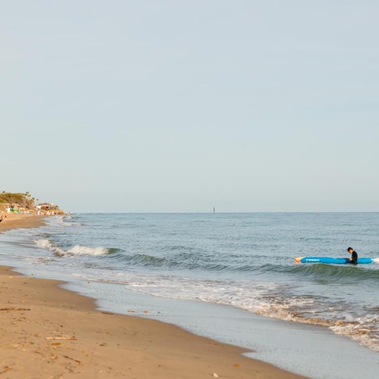 Holiday apartment with private terrace, just 10 minutes by car from Elviria Beach, Marbella - Three-Bedroom Apartment - 27