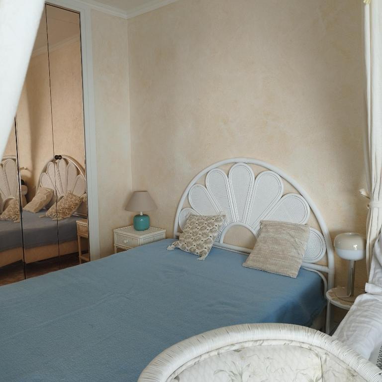 Saint Clair - Two-Bedroom Apartment - 13