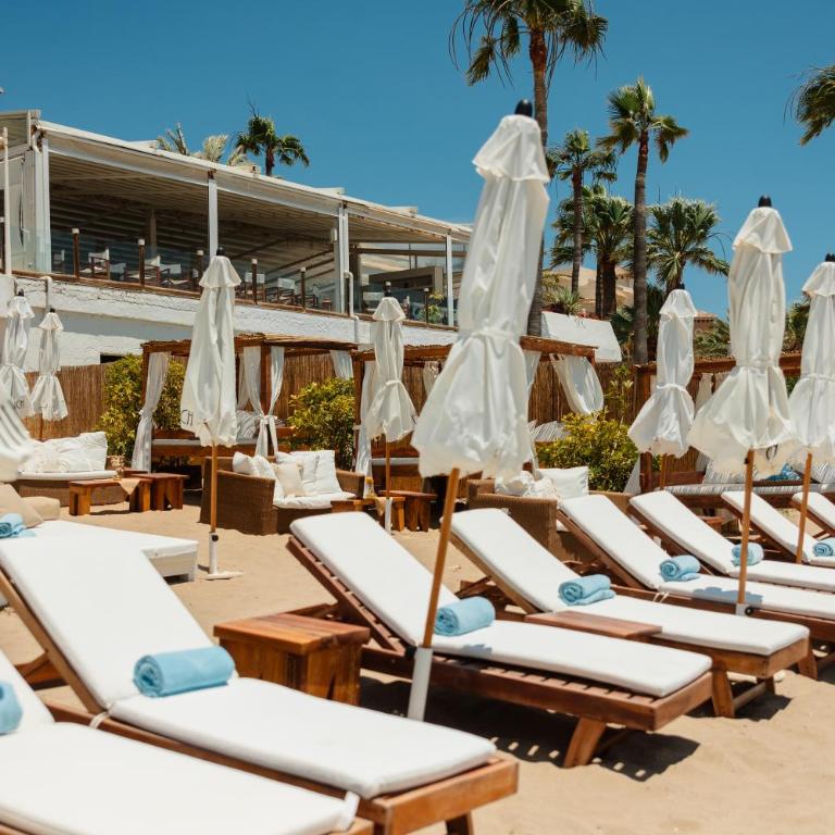 Holiday apartment with private terrace, just 10 minutes by car from Elviria Beach, Marbella - Three-Bedroom Apartment - 34