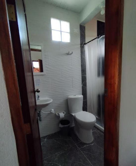 Hostal Café Racer - Habitación Familiar con baño - 1