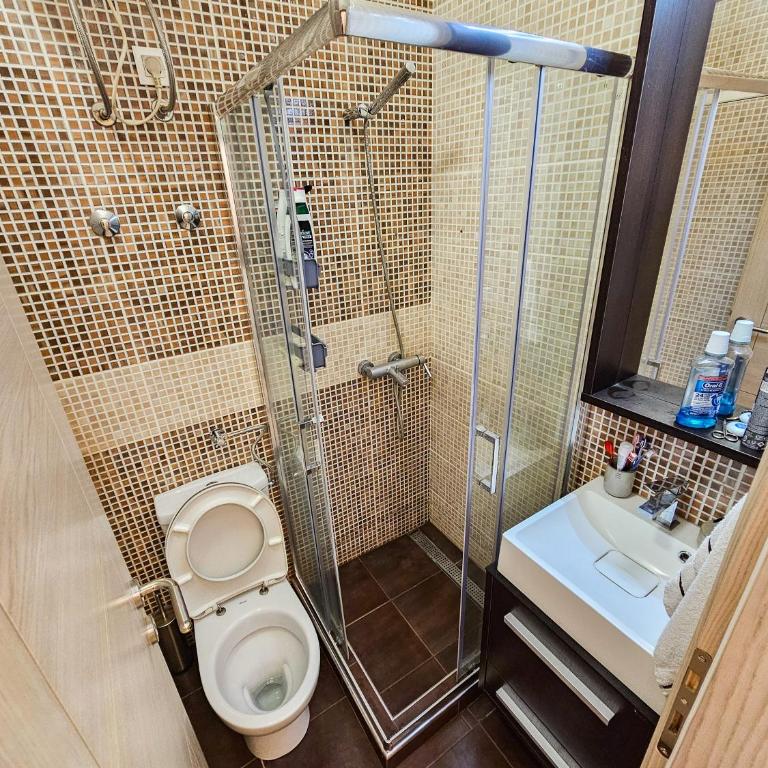 Boulevard Apartments - Studio Apartment with Balcony - 8