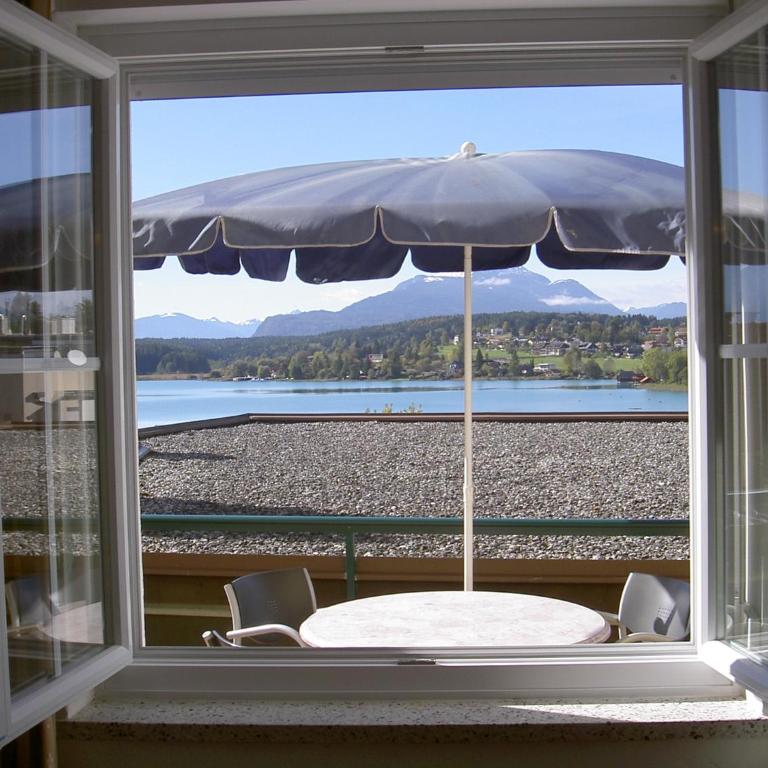 Villa Desiree - Hotel Garni - Adults Only - Suite mit Balkon oder Terrasse und Seeblick - 9