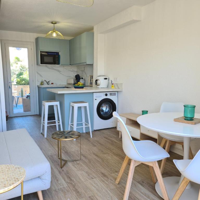Joli Pavillon T3 climatisé, 4 couchages, Narbonne Plage - Maison 2 Chambres - 1