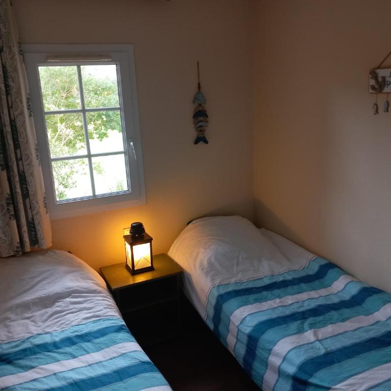 Maison les pieds dans l'eau, piscine et plage à pieds - Three-Bedroom House - 10