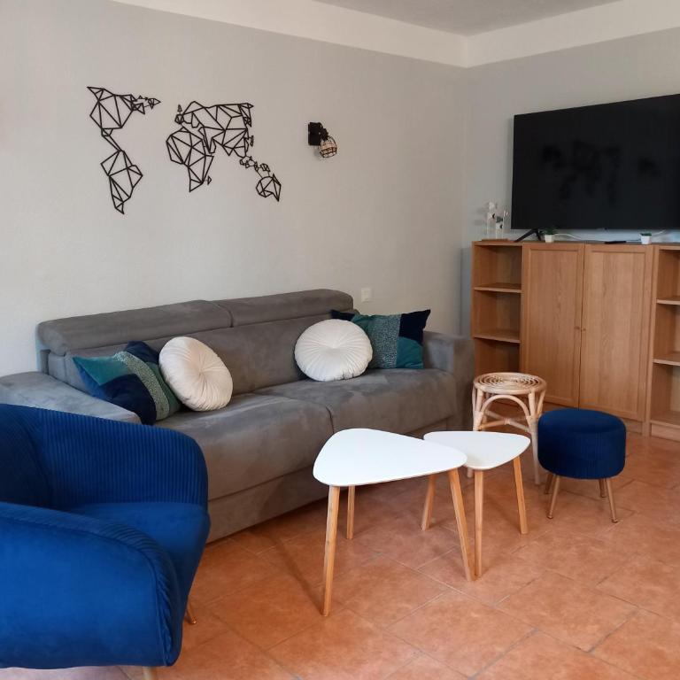 Maison les pieds dans l'eau, piscine et plage à pieds - Three-Bedroom House - 5