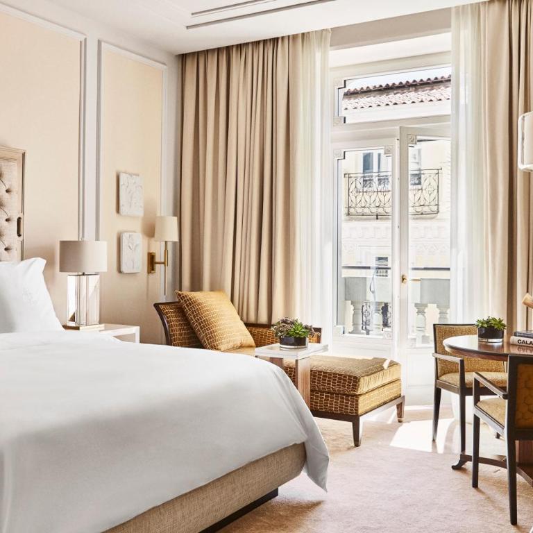 Four Seasons Hotel Madrid - Habitación Deluxe con balcón de tipo Julieta - 1