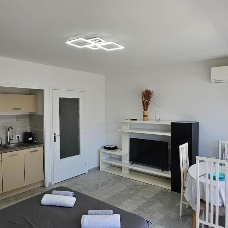 Magnifique studio Juan les pins-plage à pied - Studio Apartment - 6