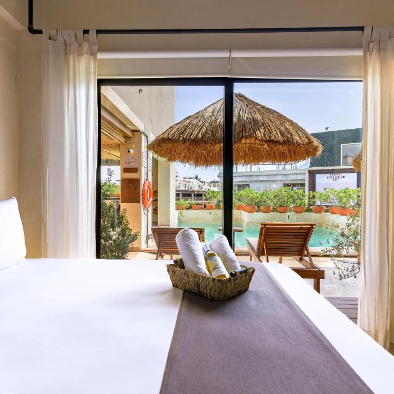 Caribbean Paradise Hotel & Spa - 5th Avenue - Double Room with Pool View - 4