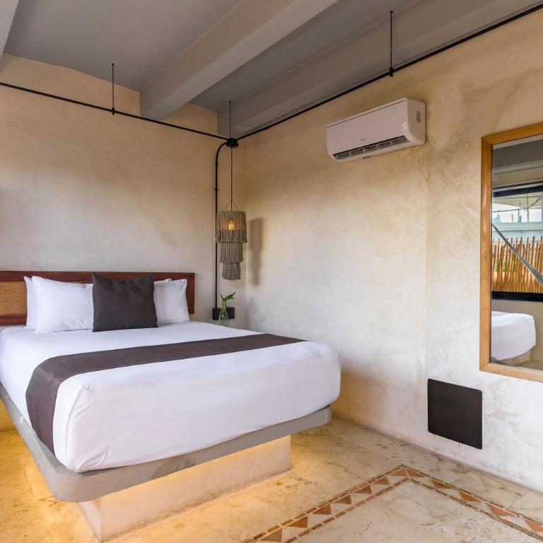 Caribbean Paradise Hotel & Spa - 5th Avenue - Junior Suite with Balcony - 2