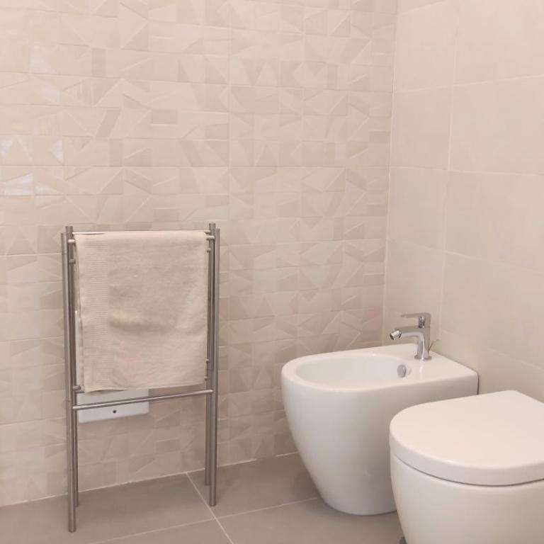 HomeInn Salerno - Appartamento con 2 Camere da Letto e Balcone - 18