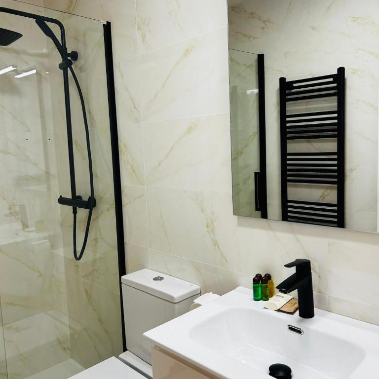 Apartamentos Rurales L'Arquera - Two-Bedroom Apartment with Garden View - 3