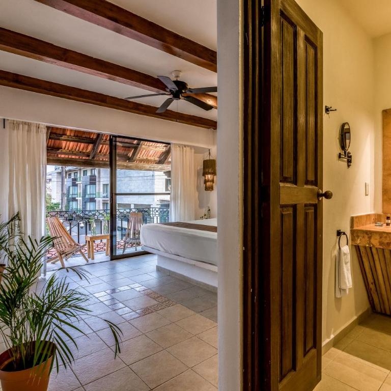 Hotel Banana Boutique & Spa - 5th Av Playa del Carmen - Deluxe King Room with Balcony and City Views - 8