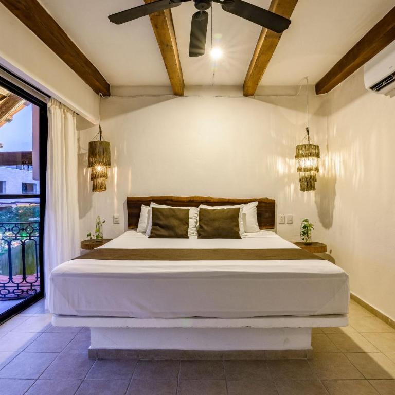 Hotel Banana Boutique & Spa - 5th Av Playa del Carmen - Deluxe King Room with Balcony and City Views - 11