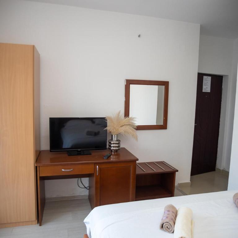 Villa Elezi - Deluxe Double or Twin Room with Balcony - 10