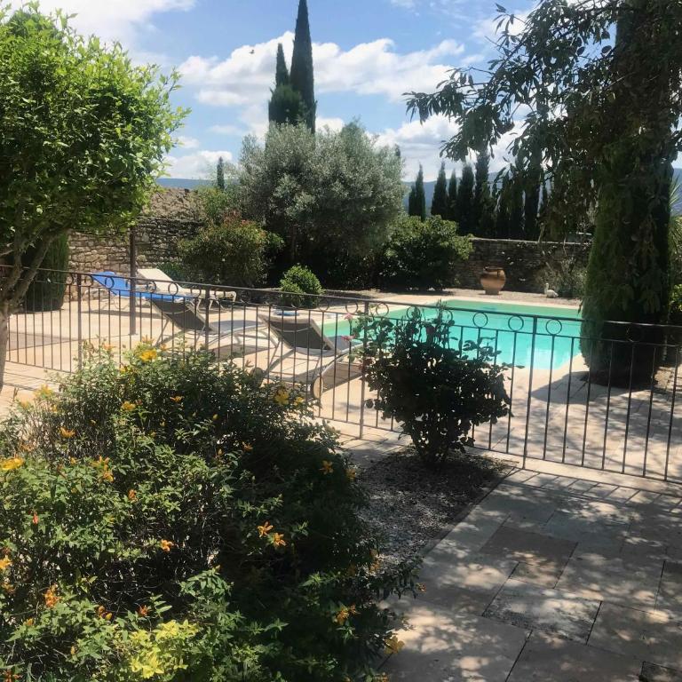 Le Clos de l'Abba Gordes villa 4 étoiles 8 pers avec piscine - Maison 4 Chambres - 24