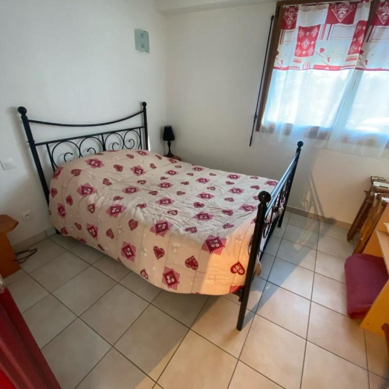 Charmant appartement avec espace détente - Three-Bedroom Apartment - 9