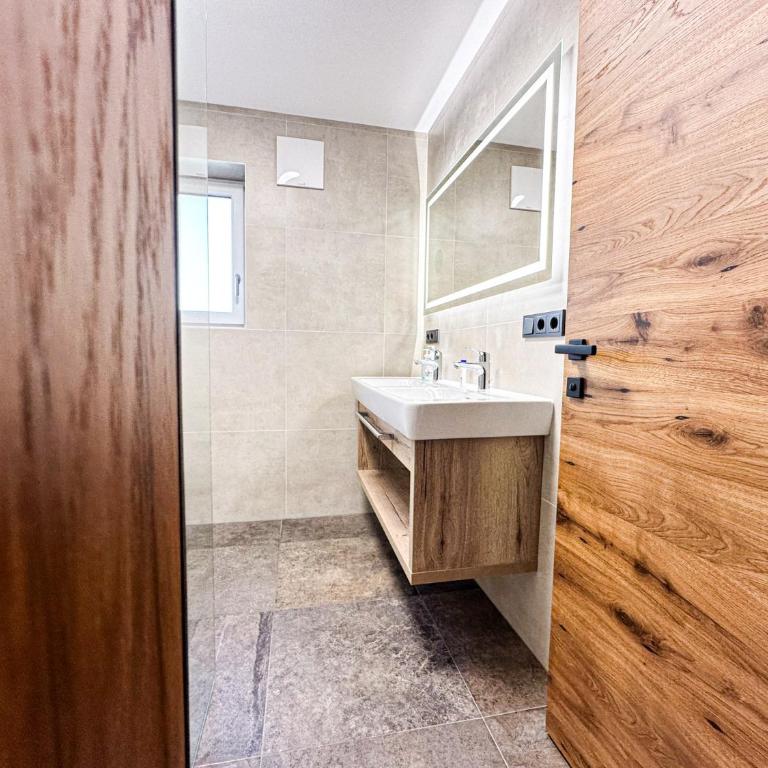 Zillertal Center Apartment Villa - Three-Bedroom Apartment - 51