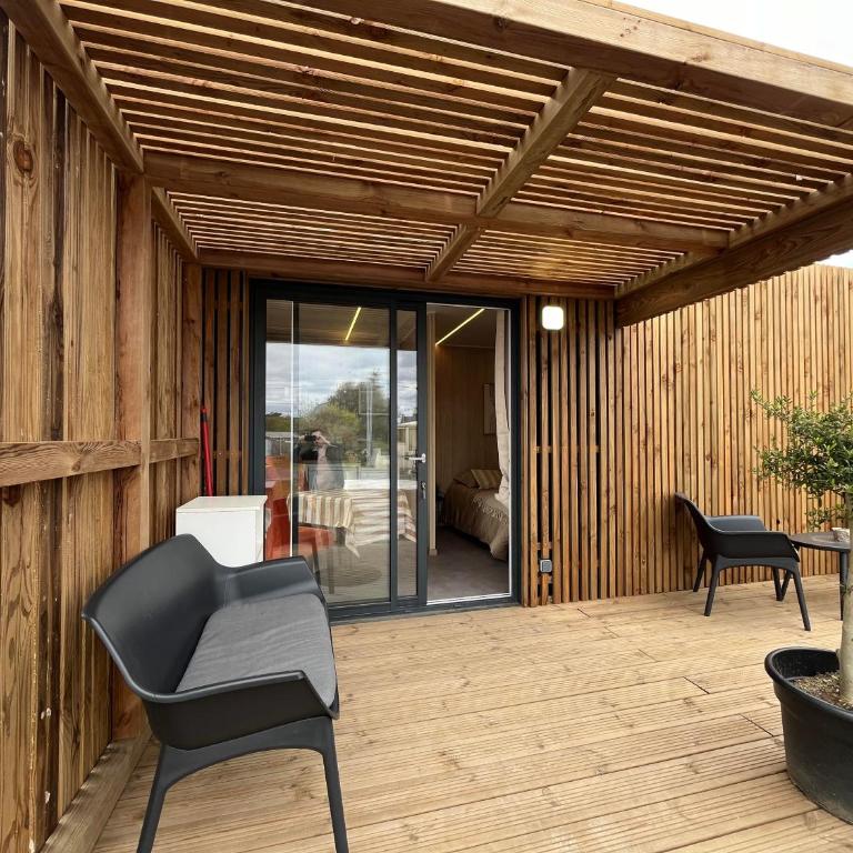 Green Lodge - One-Bedroom House - 1