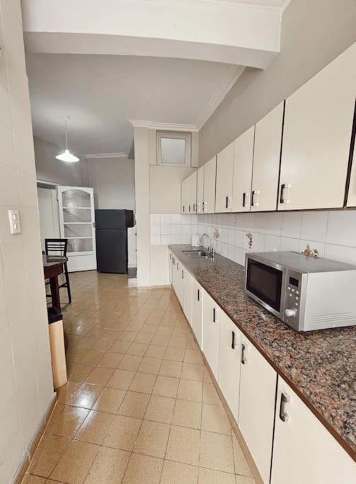 Amplia casa ubicada en el centro 4Pax - By Inside - Three-Bedroom House - 16