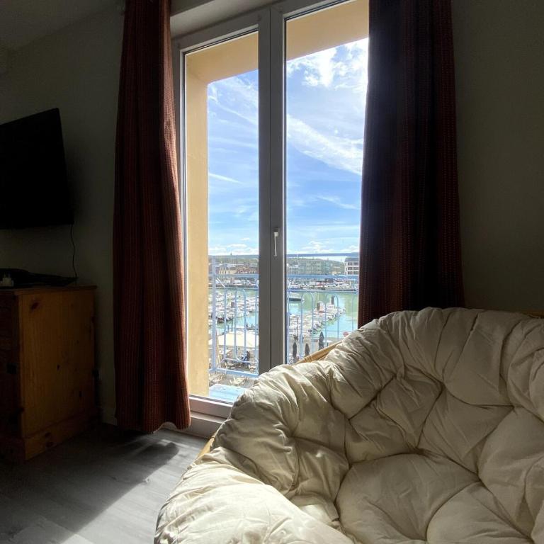 Établissement 3 étoiles avec ASCENSEUR, 3 appartements lumineux vue port avec balcon, 200m de la mer, Wifi Fibre, tous service inclus - Appartement 1 Chambre avec Balcon - Vue sur l'Eau - 16
