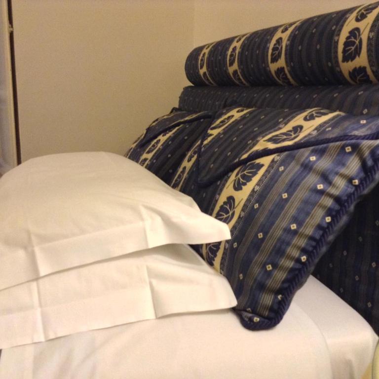 2 Be Home Colosseo - Double Room with Shared Bathroom - 14