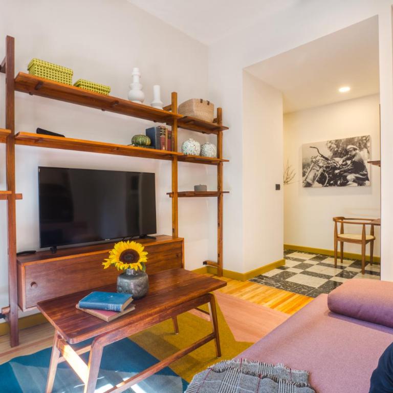 Casa Miravalle - Two-Bedroom Apartment with Balcony - 10