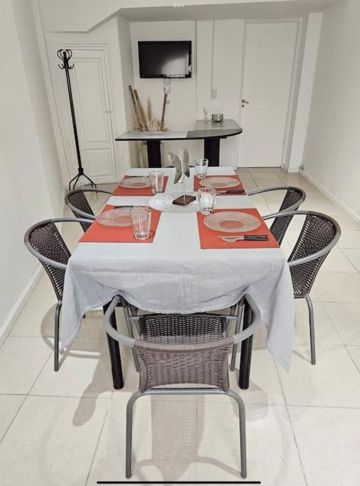 Amplia casa ubicada en el centro 2Pax - By Inside - One-Bedroom House - 20