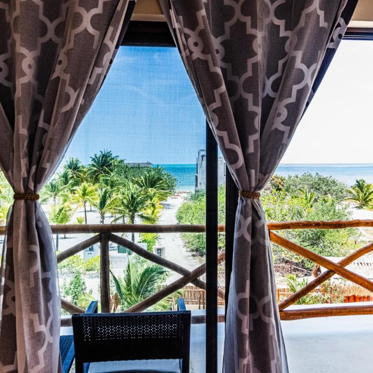 AteneaHolbox Boutique Hotel - Optional Beach Club Access & Breakfast - Habitación Doble Deluxe con balcón y vistas al mar - 30
