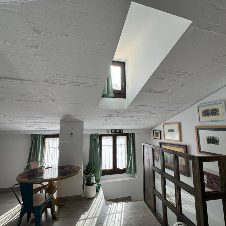 ATENEO CUENCA Suites con cocina en el casco histórico - Suite - Ático - 7