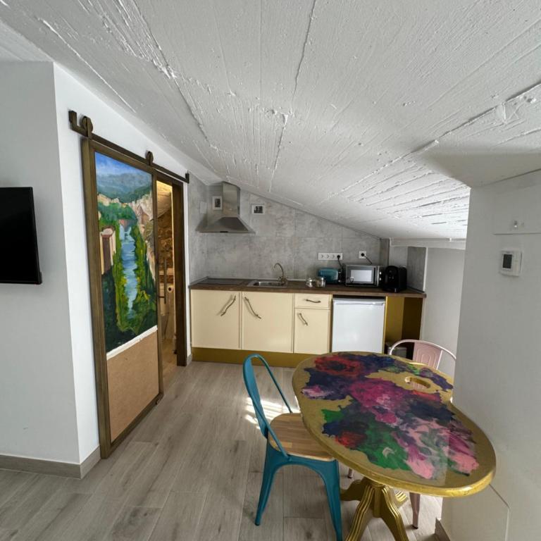 ATENEO CUENCA Suites con cocina en el casco histórico - Suite - Ático - 3