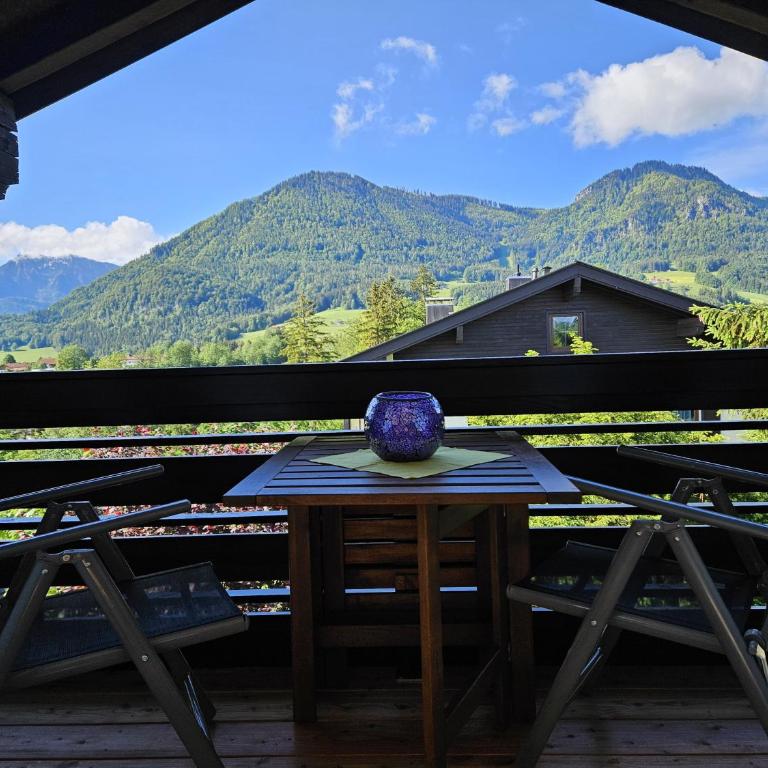 alpinzeit.bayern Tanja und Thomas Preinfalk inkl. Chiemgaukarte - Apartment mit Aussicht und Balkon - 1