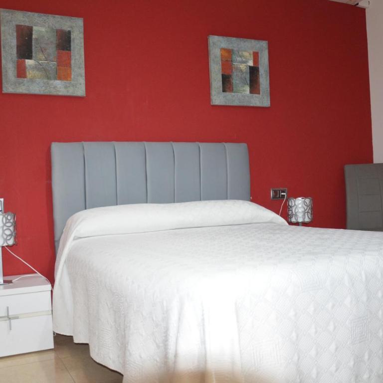 Hostal Mont Royal - Double or Twin Room - 9