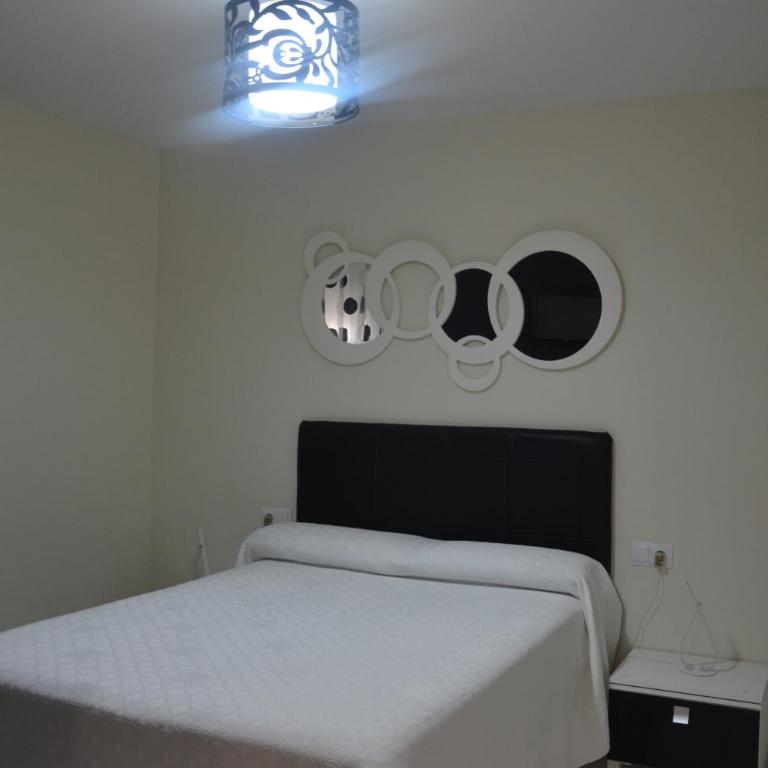 Hostal Mont Royal - Double or Twin Room - 12