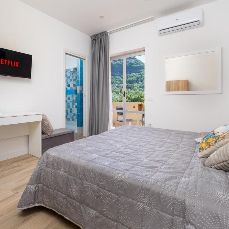 Nonno Angelo - 4 Bedrooms with Free Parking & Seaview Balcony - Three-Bedroom Apartment - 24