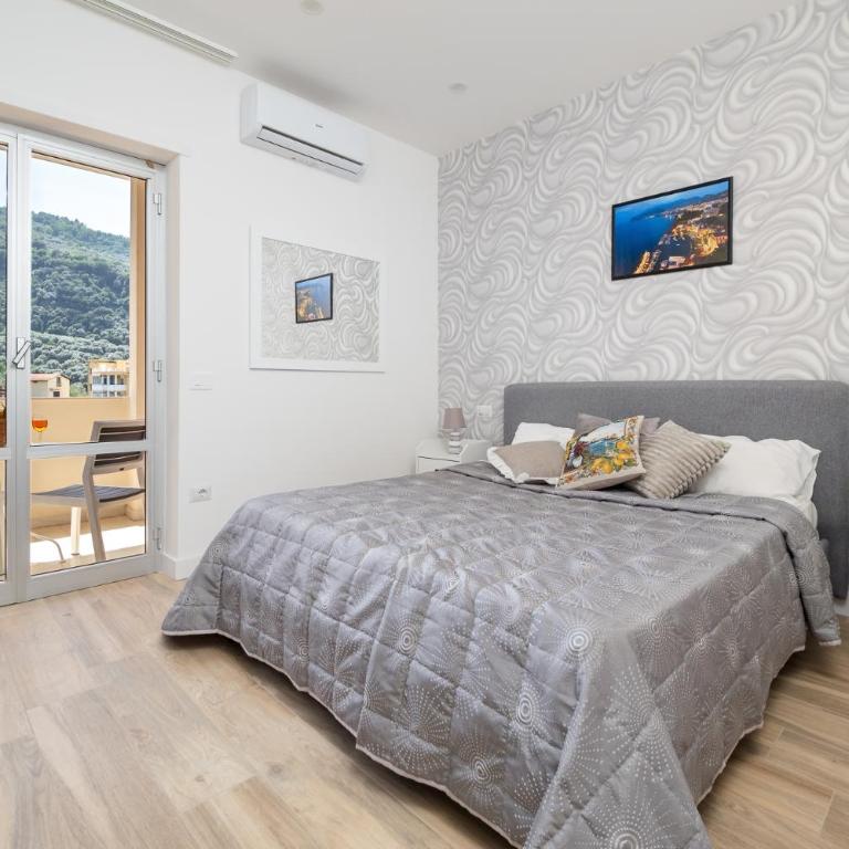 Nonno Angelo - 4 Bedrooms with Free Parking & Seaview Balcony - Three-Bedroom Apartment - 22