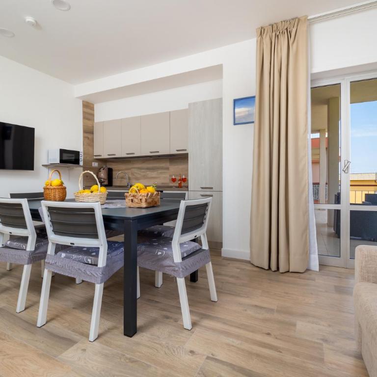 Nonno Angelo - 4 Bedrooms with Free Parking & Seaview Balcony - Three-Bedroom Apartment - 33