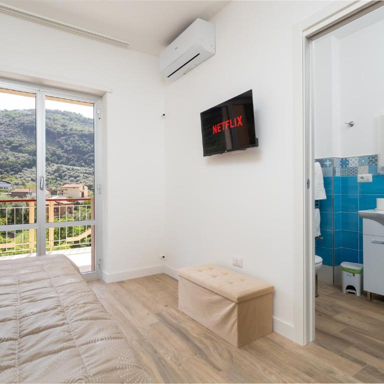 Nonno Angelo - 4 Bedrooms with Free Parking & Seaview Balcony - Three-Bedroom Apartment - 16