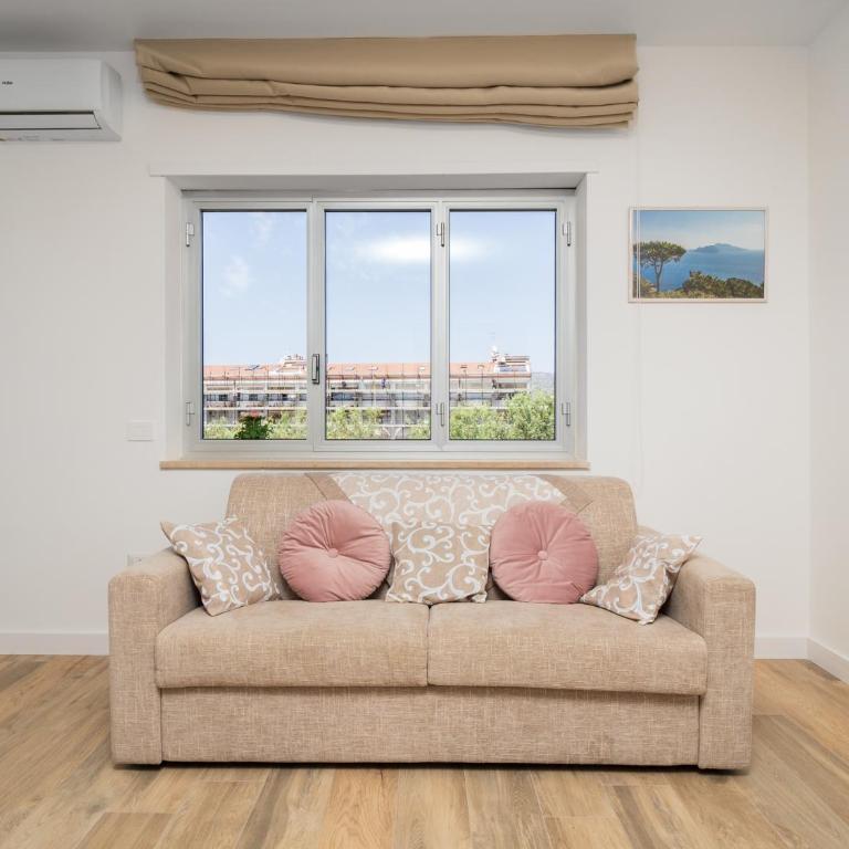 Nonno Angelo - 4 Bedrooms with Free Parking & Seaview Balcony - Three-Bedroom Apartment - 34