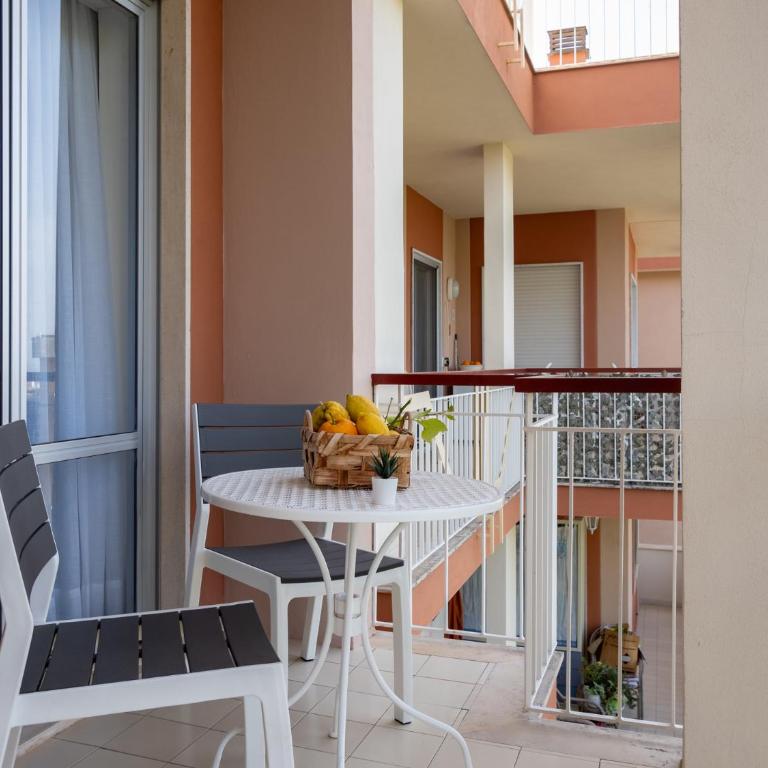 Nonno Angelo - 4 Bedrooms with Free Parking & Seaview Balcony - Three-Bedroom Apartment - 15