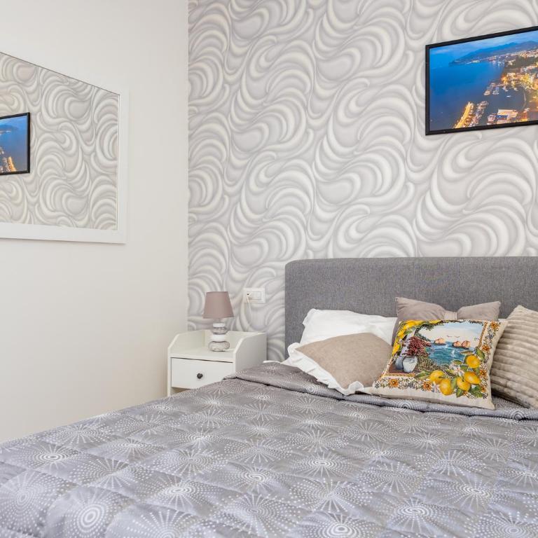 Nonno Angelo - 4 Bedrooms with Free Parking & Seaview Balcony - Three-Bedroom Apartment - 23