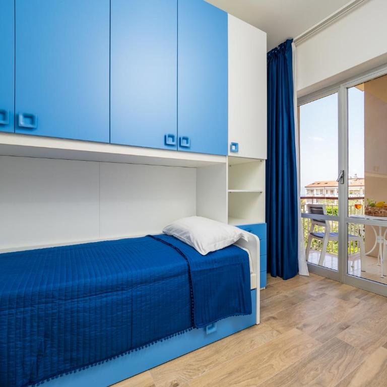 Nonno Angelo - 4 Bedrooms with Free Parking & Seaview Balcony - Three-Bedroom Apartment - 31