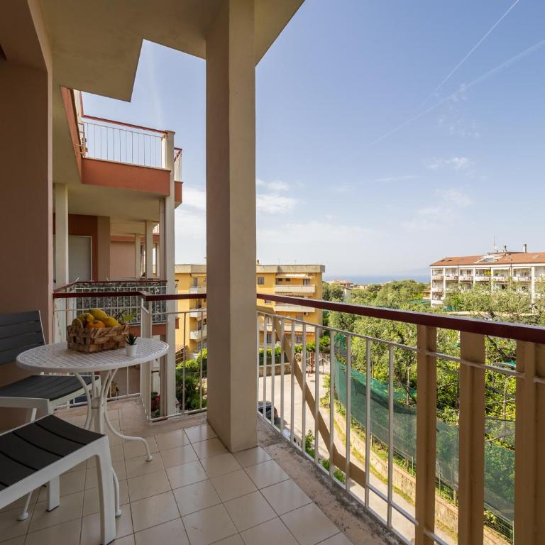 Nonno Angelo - 4 Bedrooms with Free Parking & Seaview Balcony - Three-Bedroom Apartment - 47