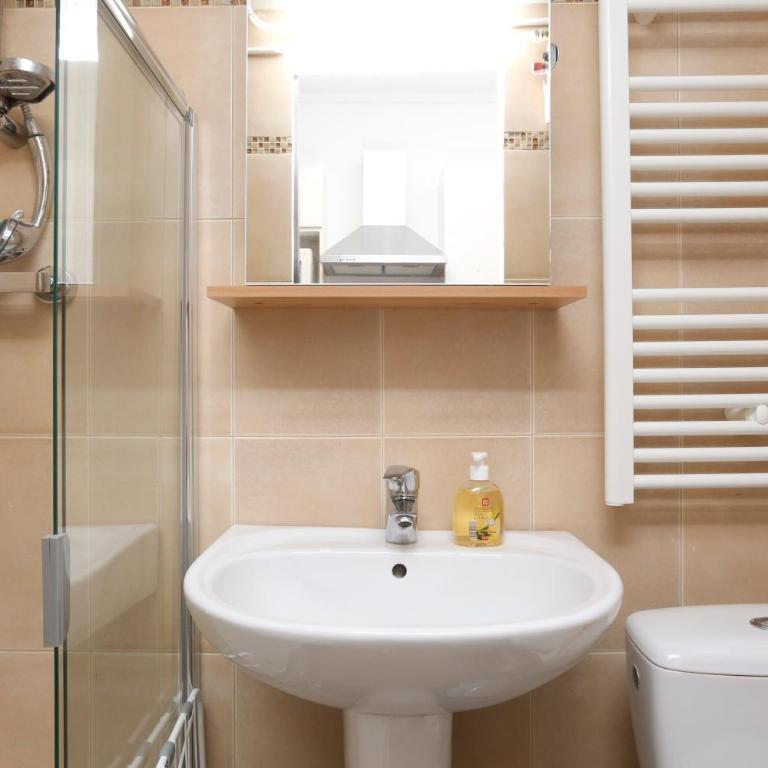 Paris studio Rue du Maine - all bills included - next to Montparnasse train station & close to 6th arrondissement - Appartement 1 Chambre - 10