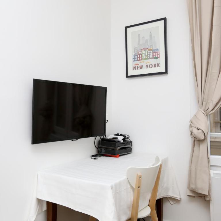Paris studio Rue du Maine - all bills included - next to Montparnasse train station & close to 6th arrondissement - Appartement 1 Chambre - 3