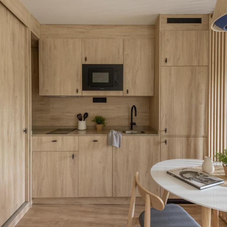 Líbere Barcelona Sant Antoni - Studio with Balcony - 15