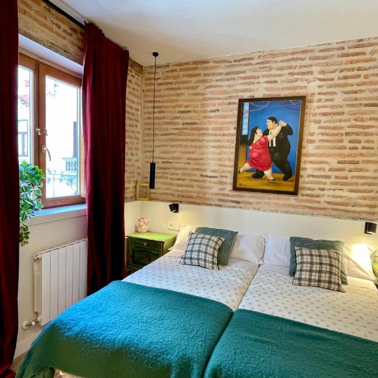 Lauramer Plaza Nueva - Three-Bedroom Apartment - 2