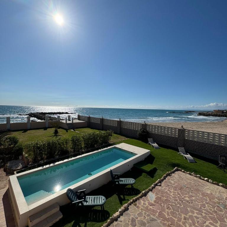 Oasis en la playa: piscina y relax - Casa de 4 dormitorios - 1