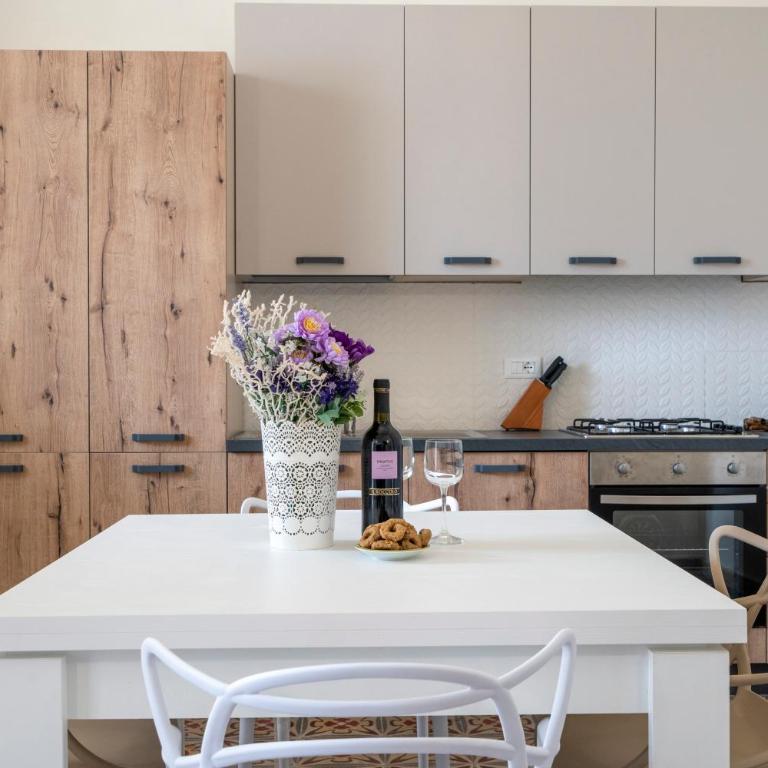 GuestHost - Lexa Home Experience - One-Bedroom Apartment - 2