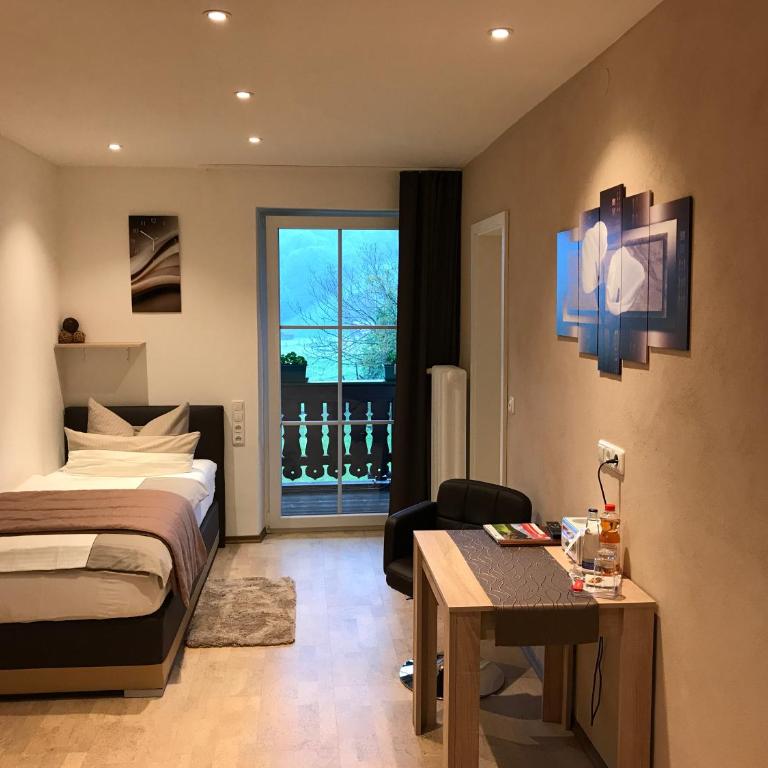 Hotel Restaurant Hausberg Garmisch-Partenkirchen - Einzelzimmer mit Bergblick - 1
