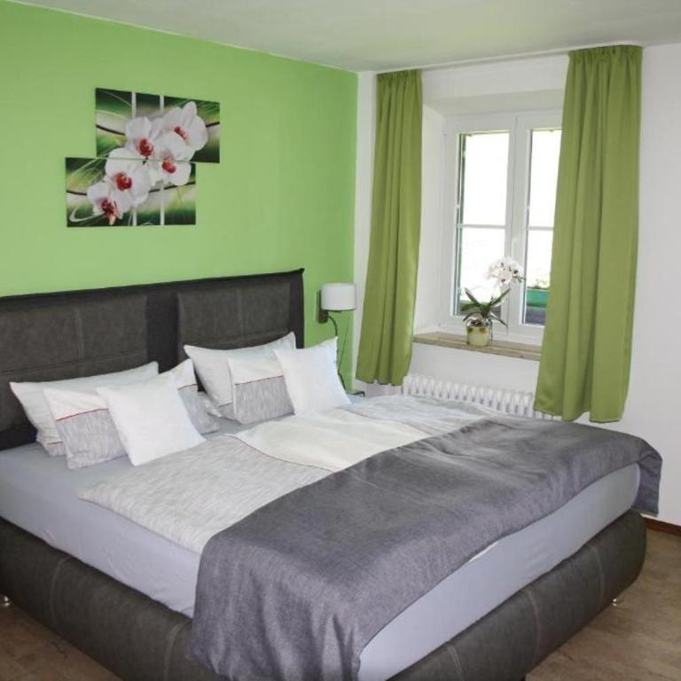 Hotel Restaurant Hausberg Garmisch-Partenkirchen - Doppelzimmer mit Bergblick - 1
